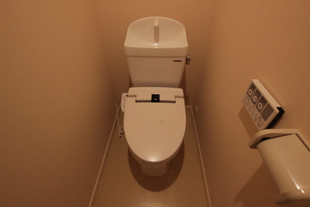 トイレの様子。シャワートイレ。