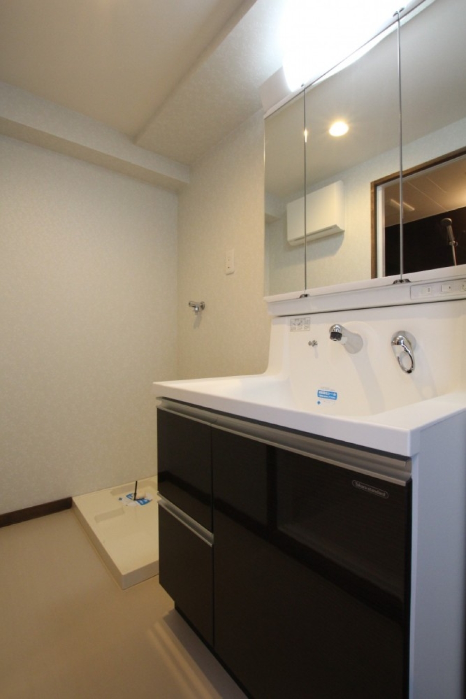 浴室だけでなく洗面台も大型タイプへ交換。