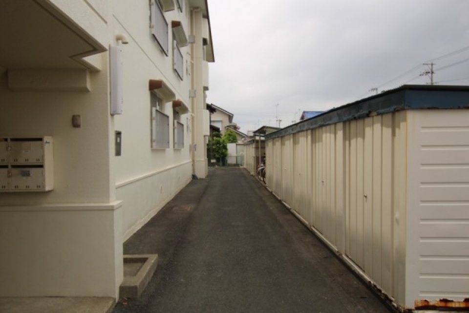 各戸専用物置付き。