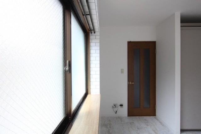 角部屋の特権、＋αの窓が部屋に光を取り入る。