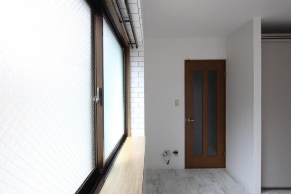 角部屋の特権、＋αの窓が部屋に光を取り入る。
