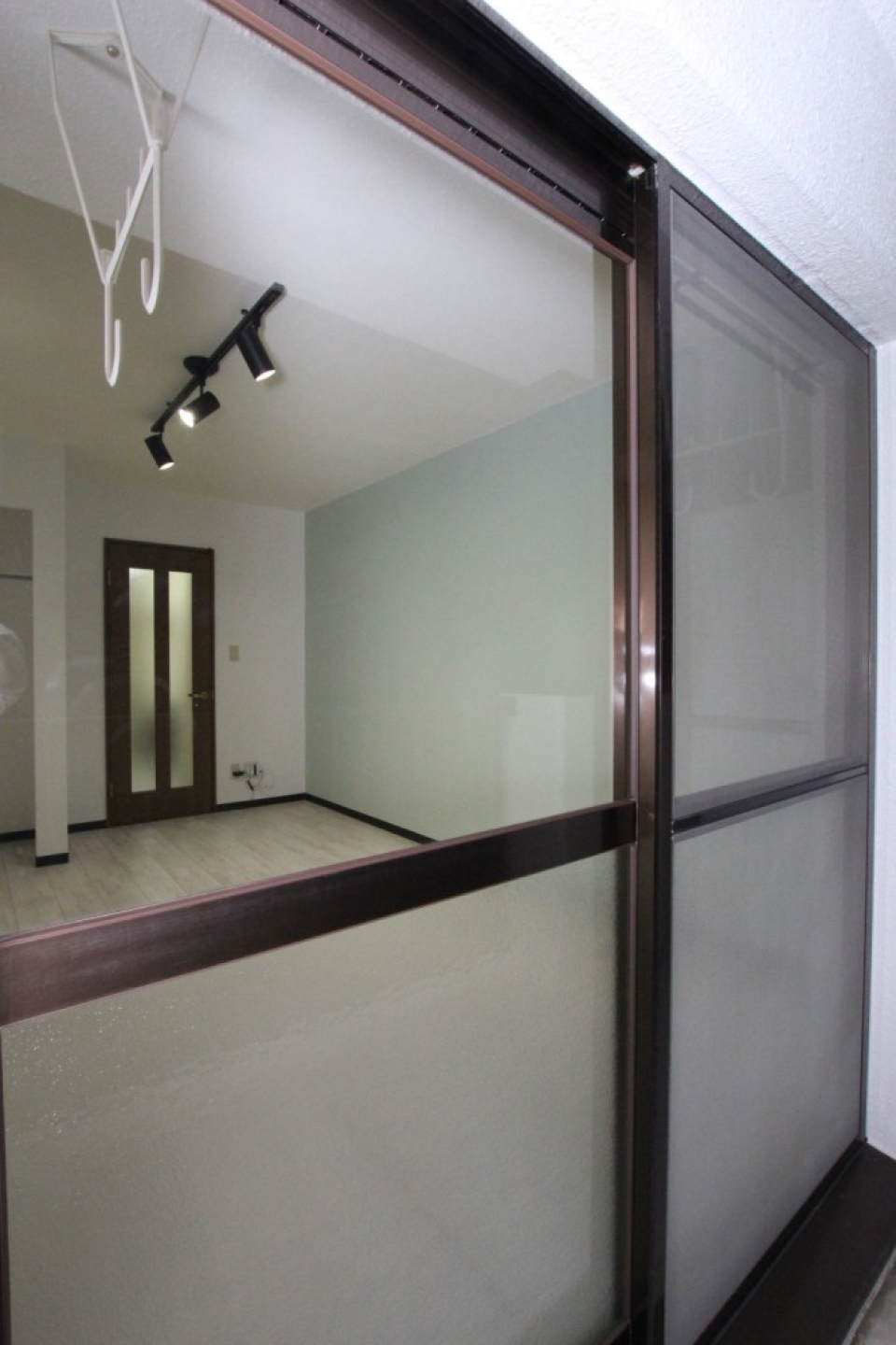 バルコニーから見るお部屋。