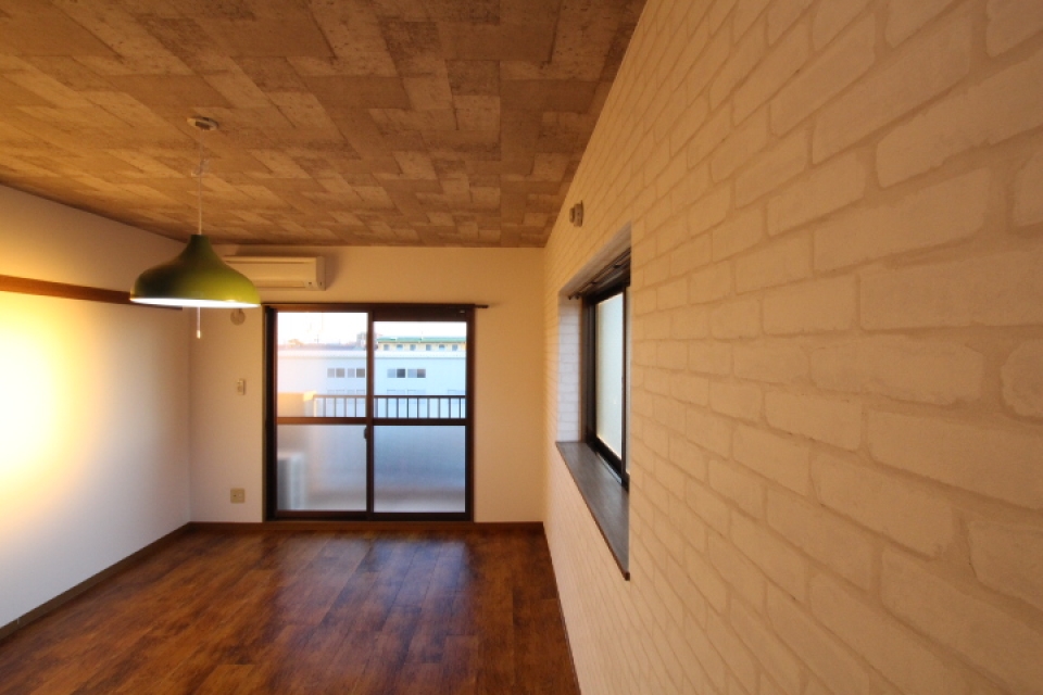 夕日に照らされたCAFE STYLEのお部屋。