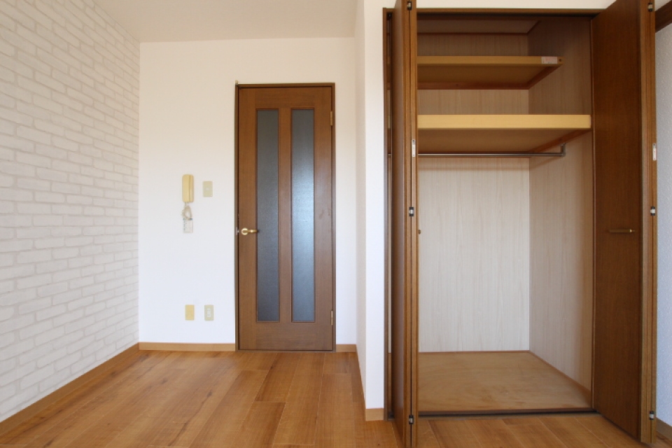 天井高まであるクローゼットいいね。