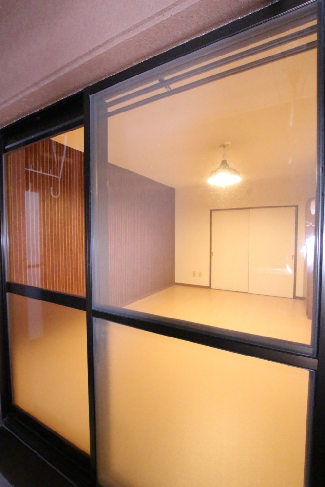 バルコニーから見るお部屋。