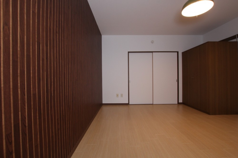 壁紙がお部屋で存在感を出しています。