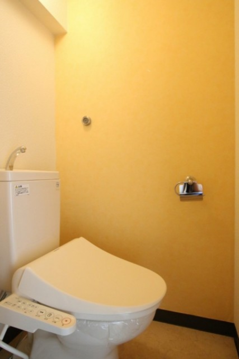 トイレの壁紙。落ち着けるトイレって何気に大事ですよね。。