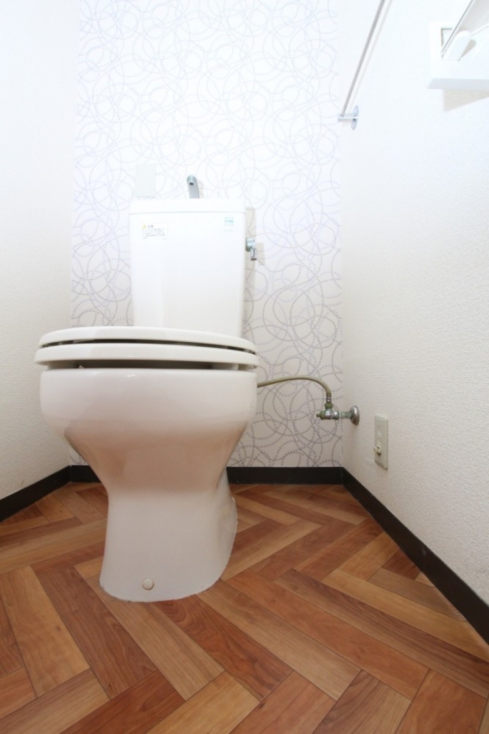 トイレもヘリンボーン柄でおしゃれ。