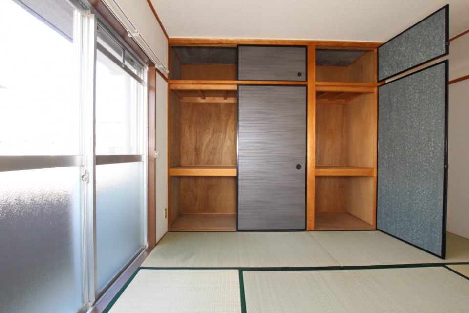 お洒落な和室は襖の色から...。