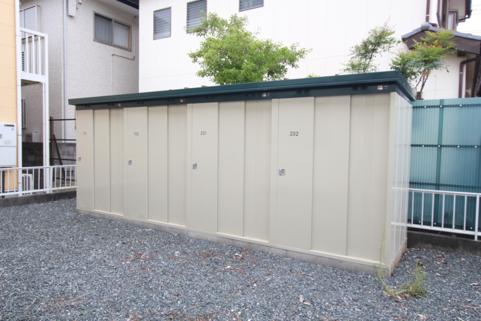 これはありがたい、各戸専用の物置。