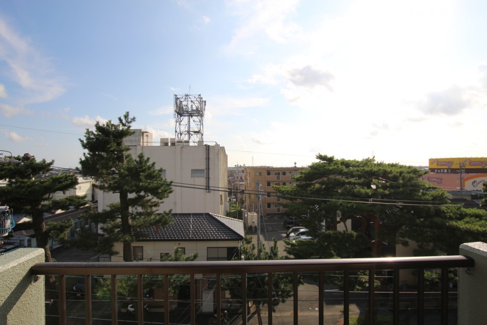 バルコニーでの洗濯が気持ち良さそう。