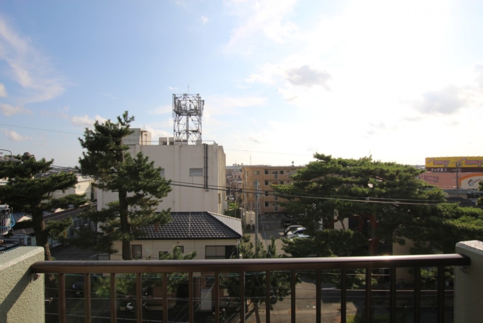 バルコニーでの洗濯が気持ち良さそう。
