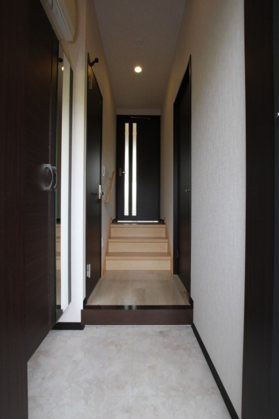 1Kのお部屋なのに玄関扉を開けると...。