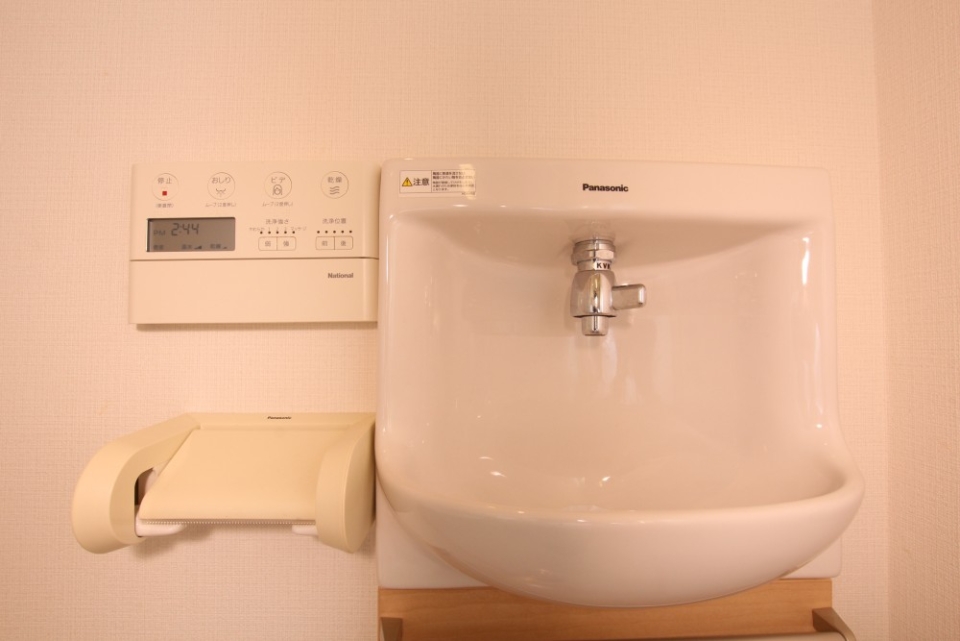 もちろんシャワートイレ付きです。
