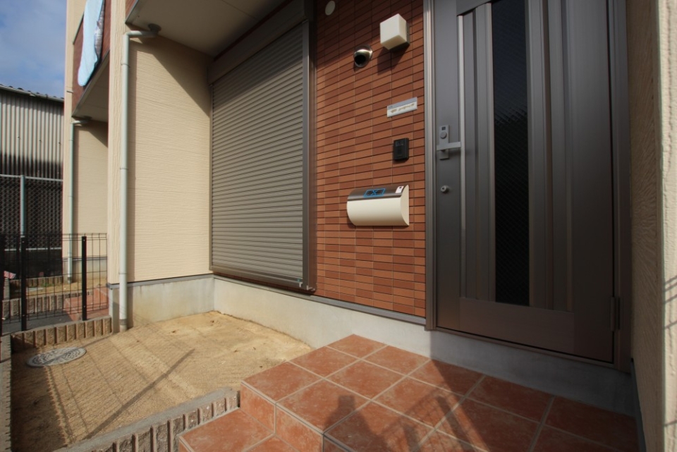 戸建て感覚で住める人気のテラスハウスタイプ。