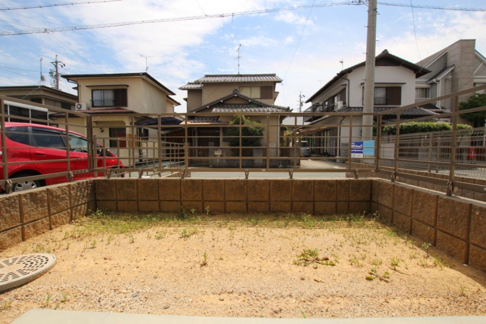 柵で囲まれた専用庭は専有面積です。
