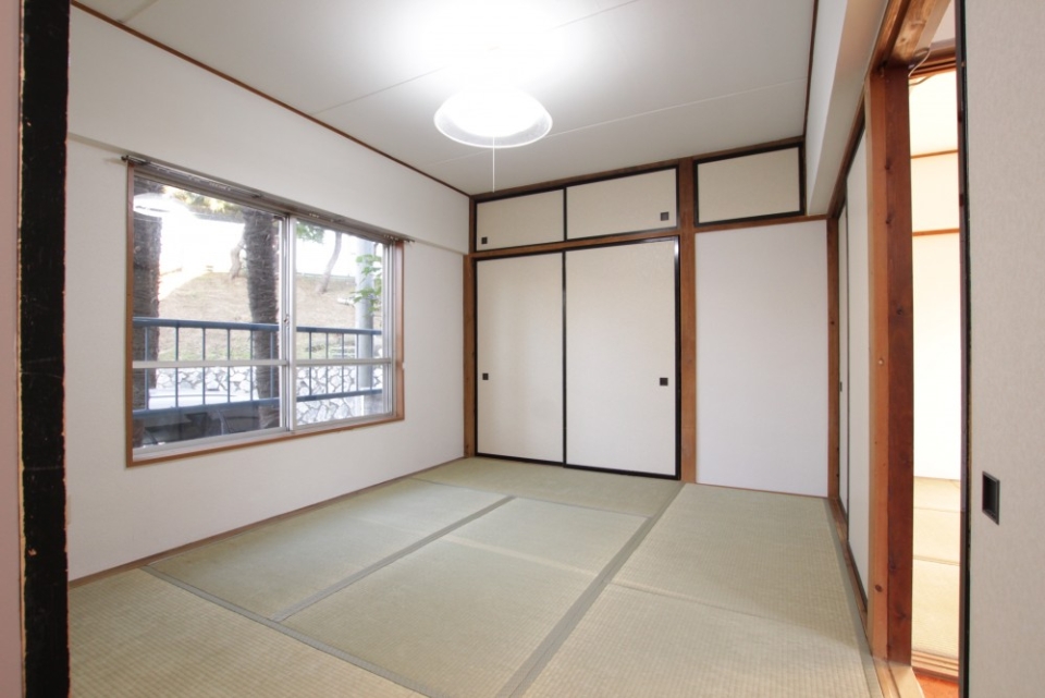 北側の和室は6帖。押入れもついている。