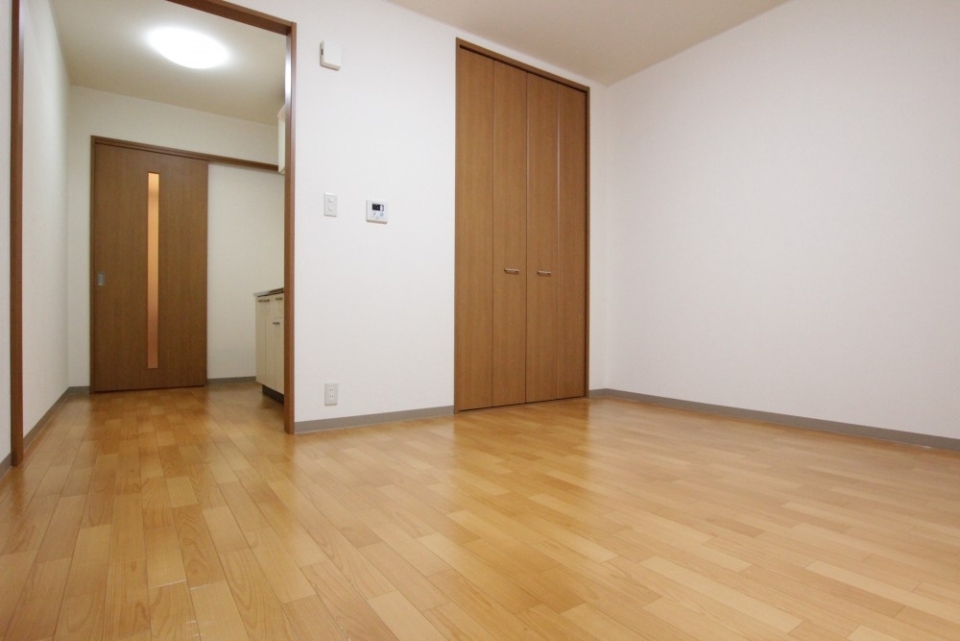 キッチンとお部屋は扉なし。広く見えます。