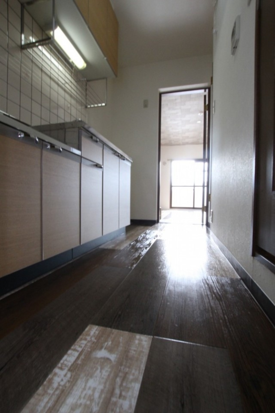 玄関扉を開けた瞬間から異空間へ。