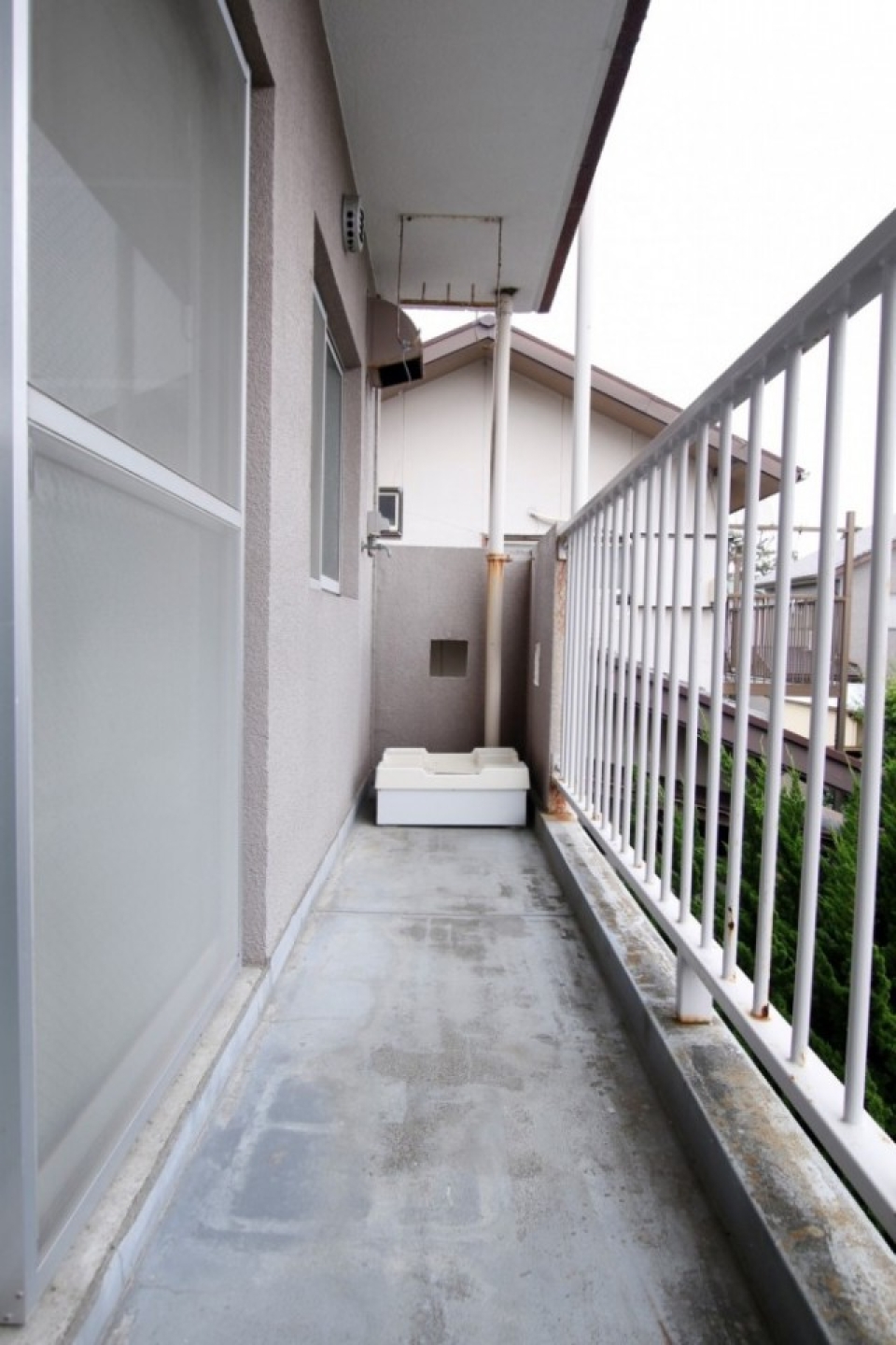 洗濯機置場はベランダにあります。