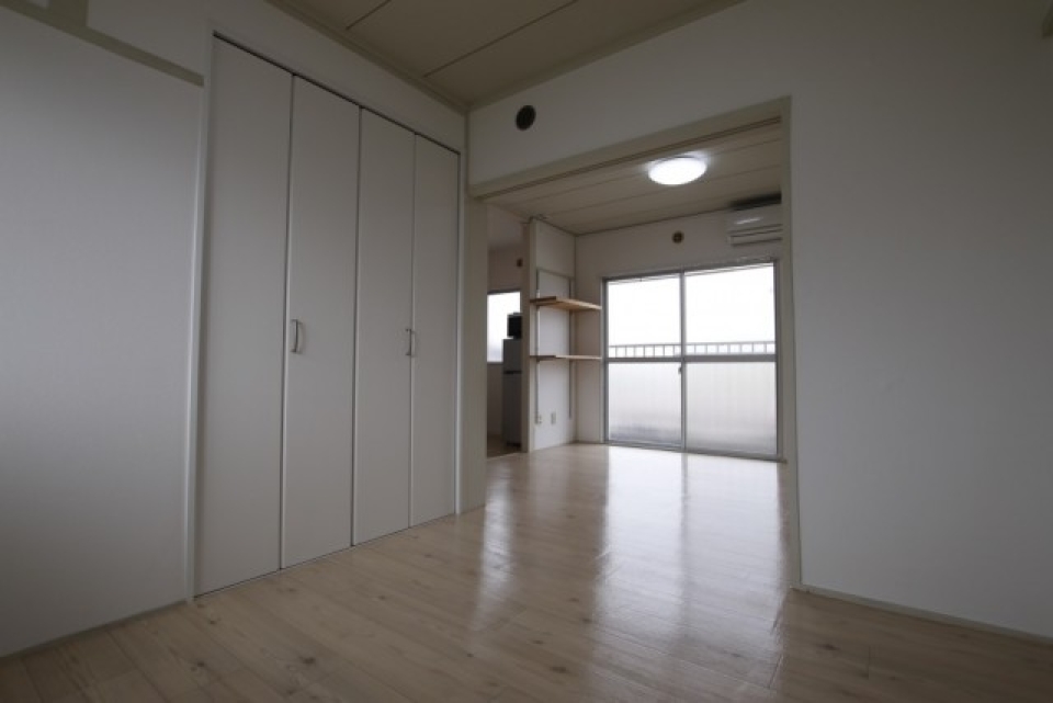 窓が多くて明るいですよ。