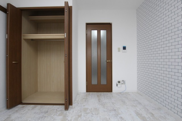 建具は、ブラウン調でコーディネート