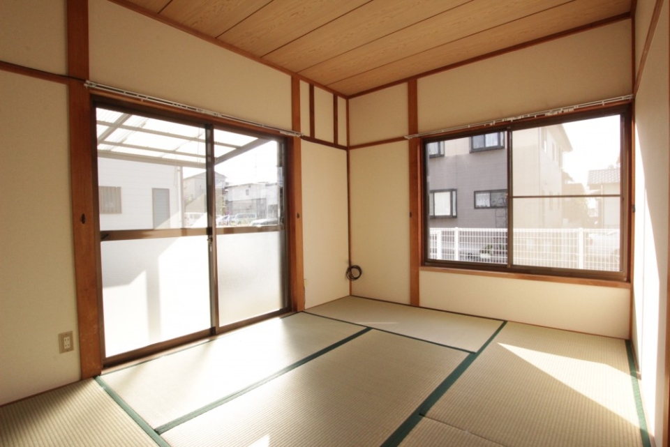 急な雨も安心テラス屋根。
