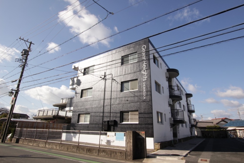 おしゃれに塗り替えられた外観。