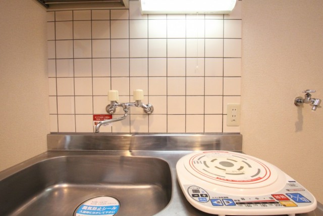 IHコンロも使用出来る様電源口もあります。