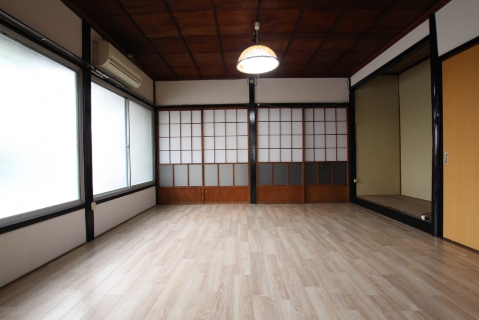 お部屋は３室とも洋室へリフォーム済み。