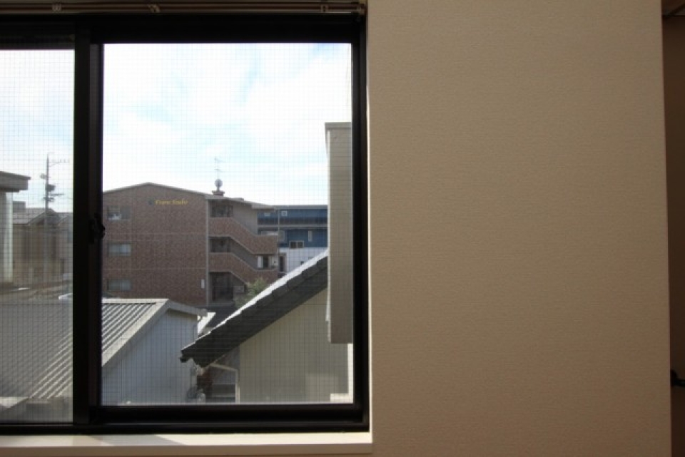 前に建物が無いので明るい。