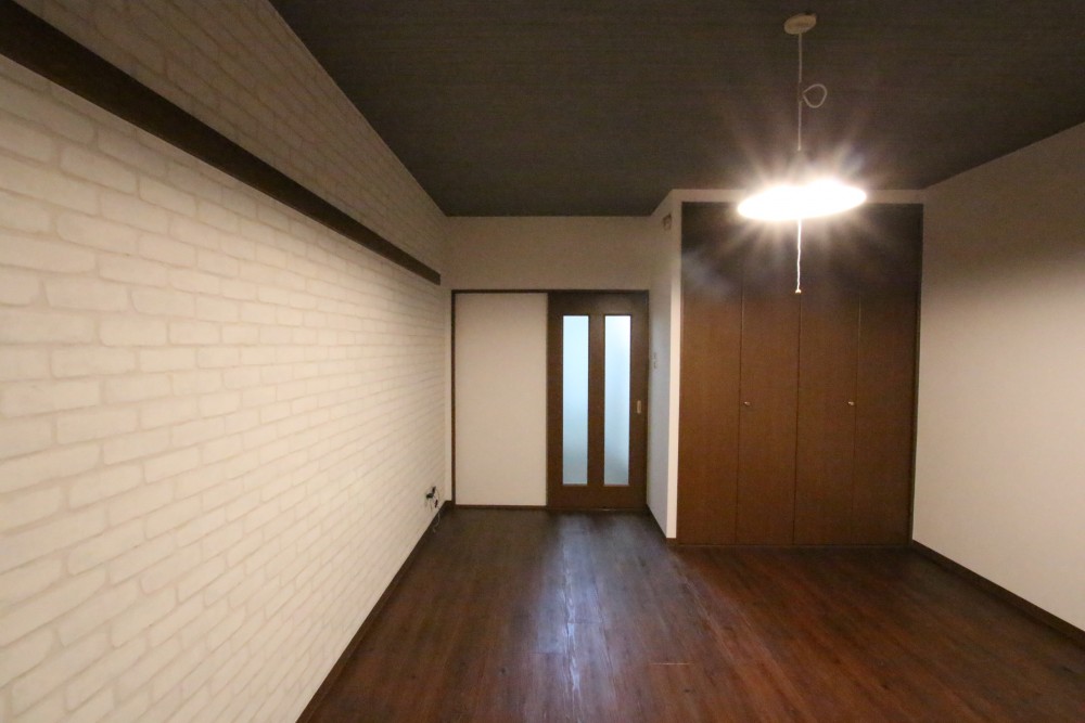 夜になればなるほど映える天井・床・壁紙。