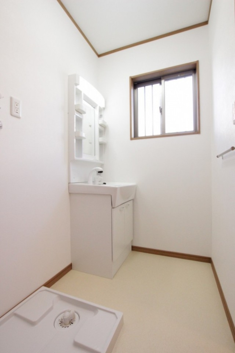 タオル掛けって地味にあるとありがたい存在です。