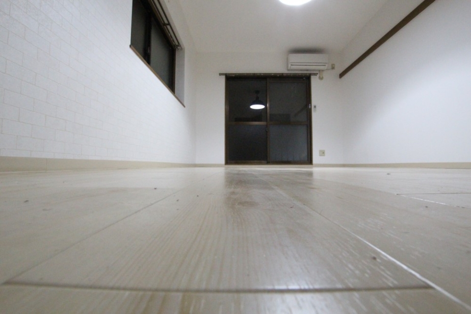 白ベースのお部屋で室内がとても清潔的。