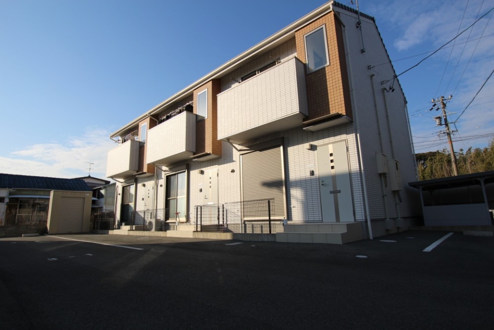 外観は戸建ての様な佇まい。