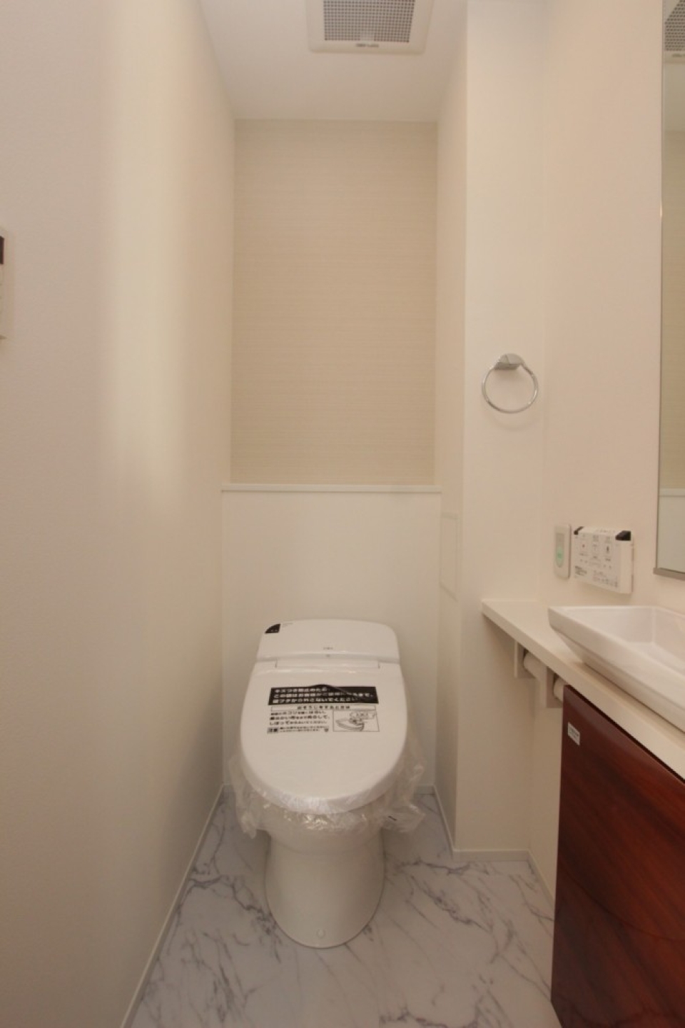 トイレも手洗い付き。