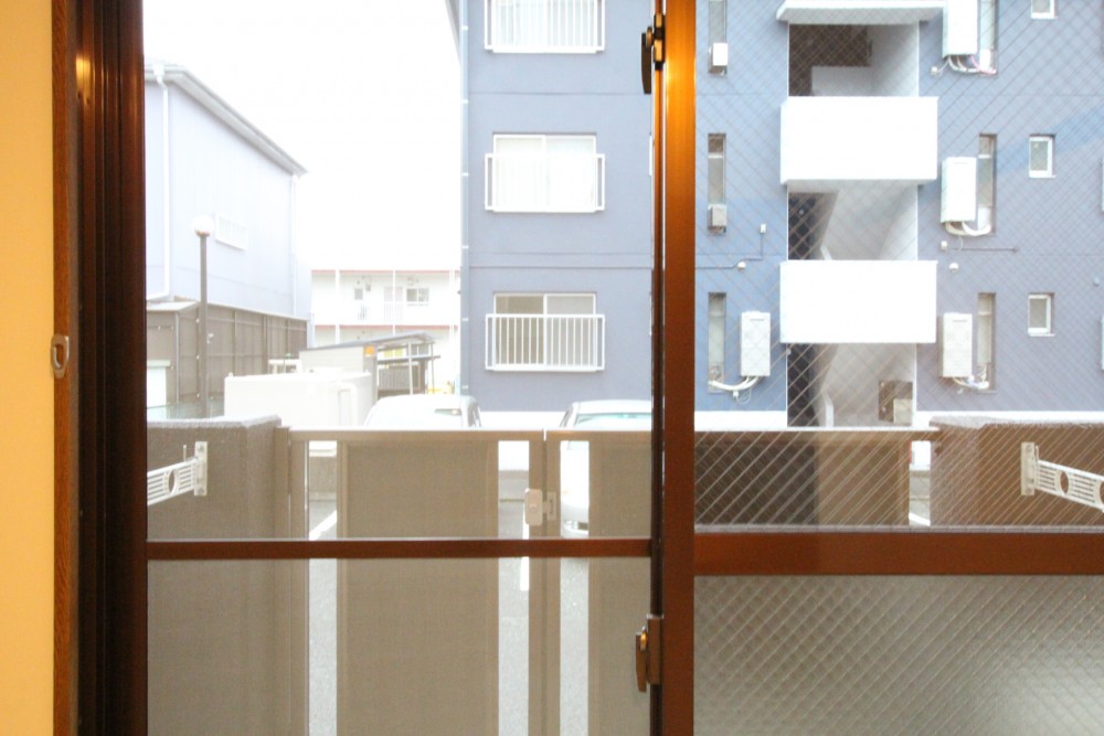 1階のお部屋だから窓の鍵は2ヶ所へ増設。