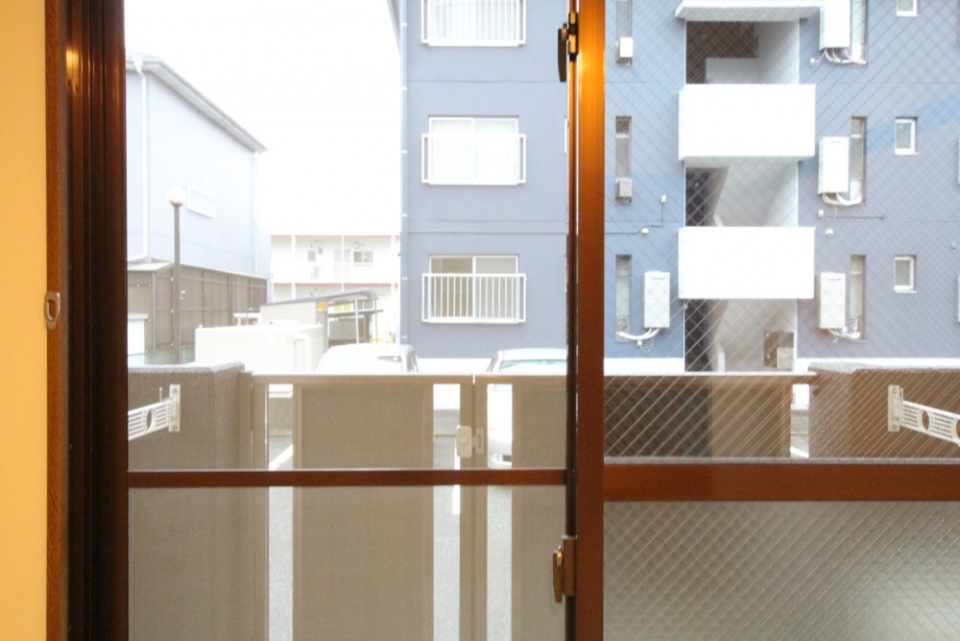 1階のお部屋だから窓の鍵は2ヶ所へ増設。