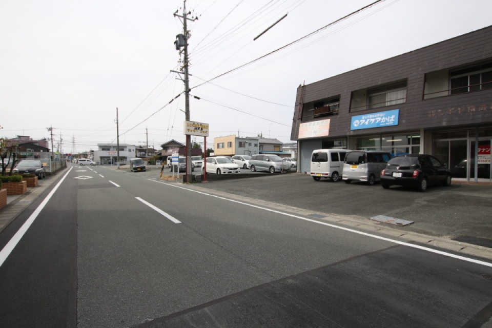 見渡しのいい道路沿い。