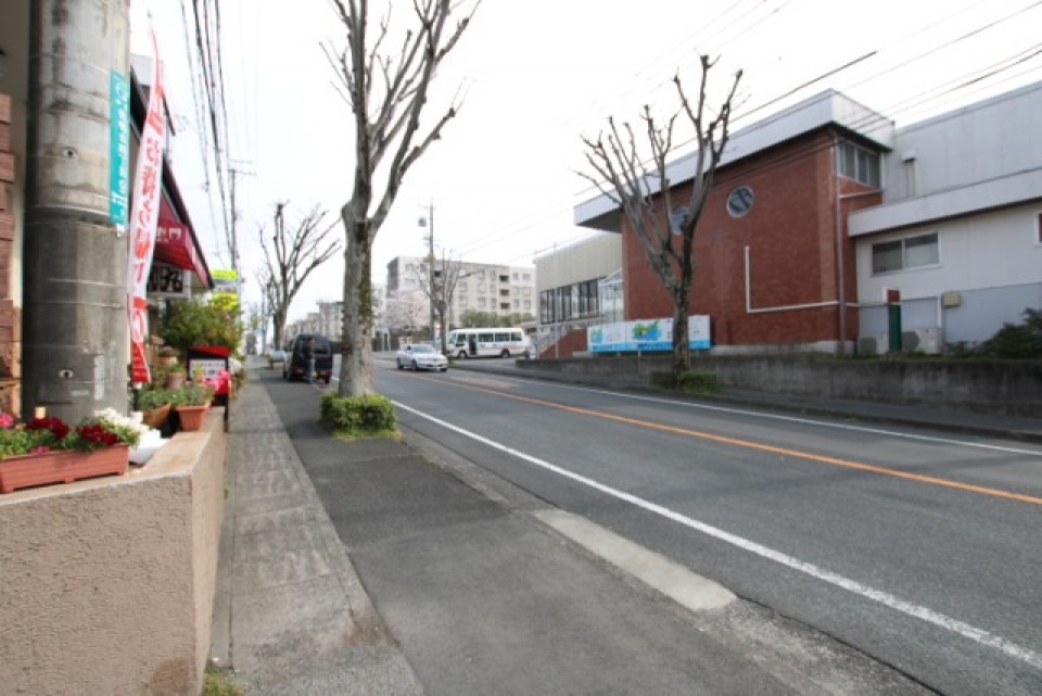 近くには佐鳴台団地が。