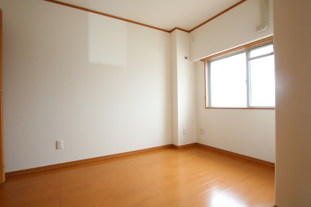 北側の洋室にも窓があります。