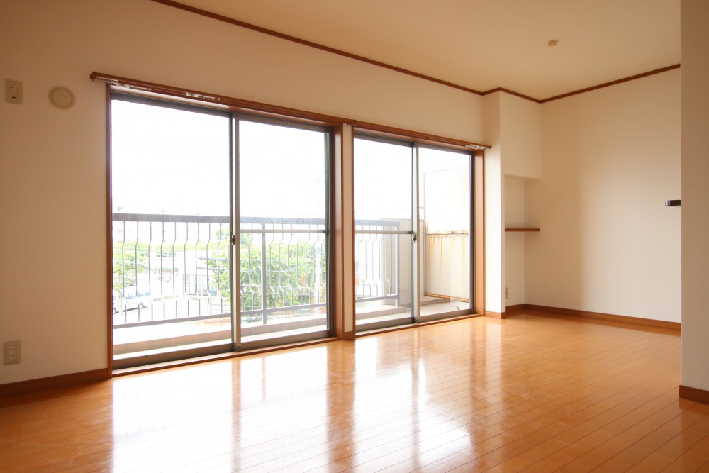 南向きで目の前に高い建物もないので光サンサン。