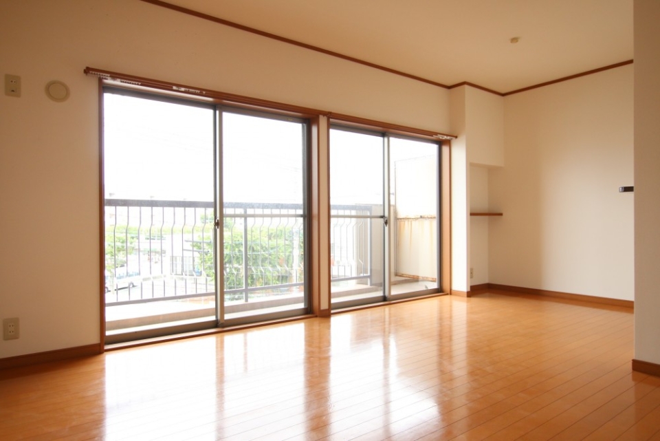 南向きで目の前に高い建物もないので光サンサン。