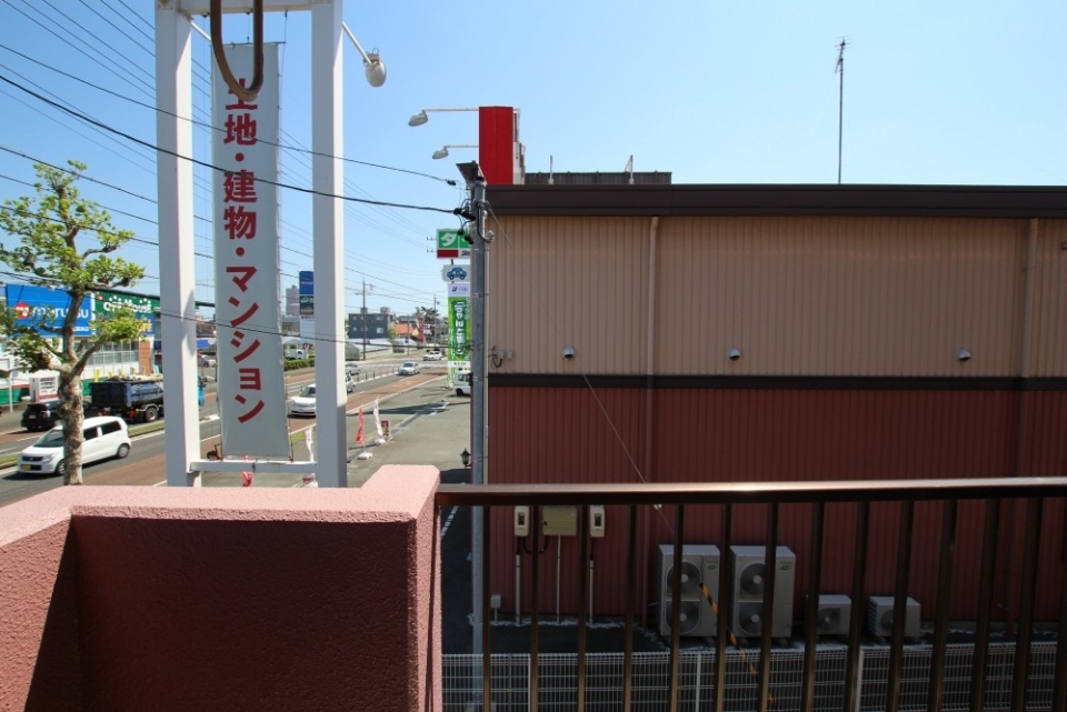 バルコニーに出ればやっぱりここは日本と実感する。