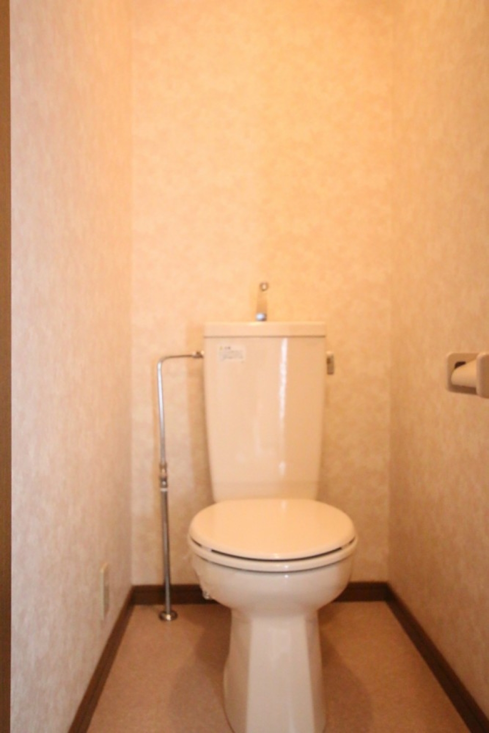 トイレはわりと小さめ