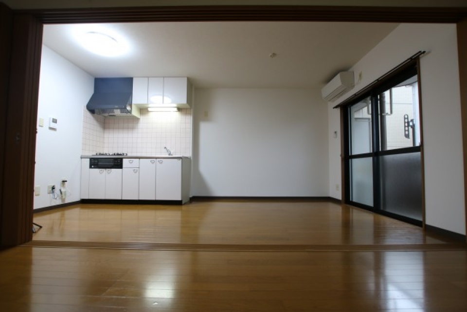 DK側はシンプルなお部屋ですね。