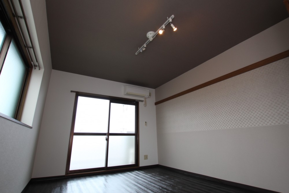夜の静寂の楽しむお部屋です。
