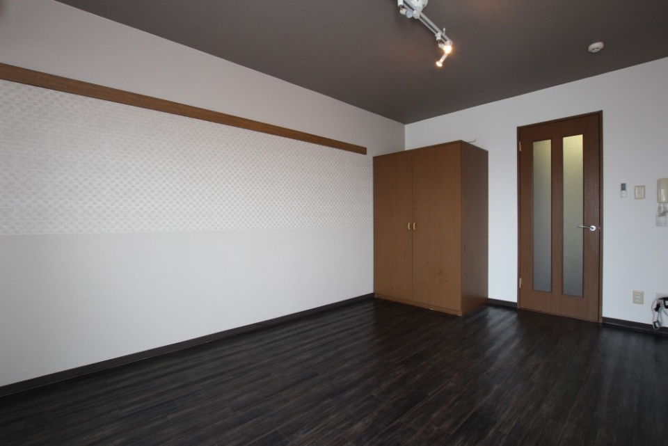 夜のひと時を楽しめそうなお部屋ですね。
