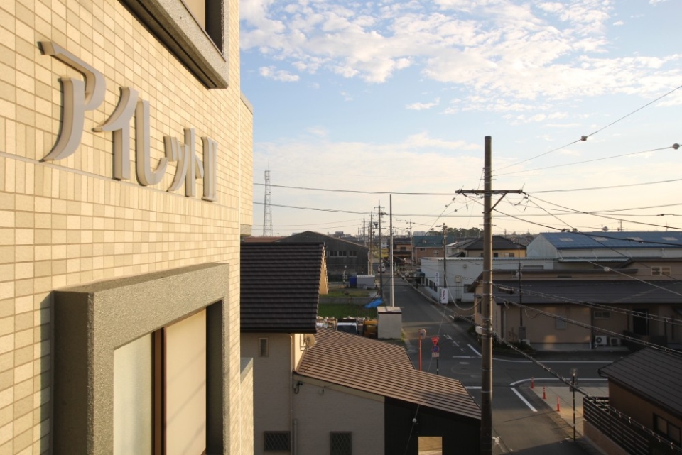 夕日に照らされる「アイレット」。