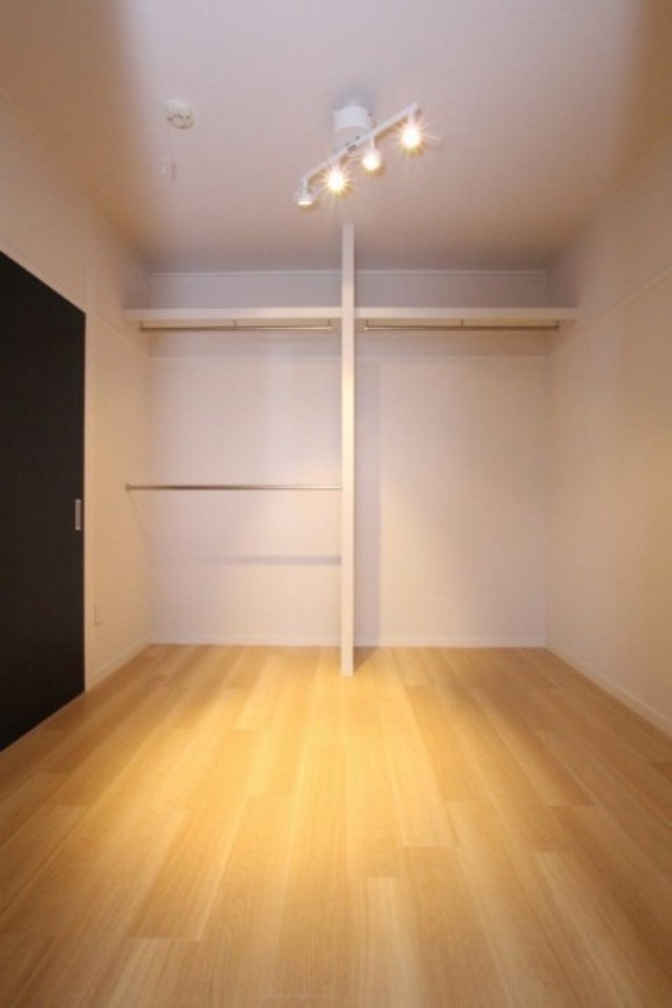 納戸の広さは4.5帖、奥様の衣裳部屋決定ですね。